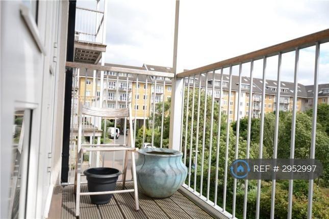 Flat Park Lodge Avenue in Greater London