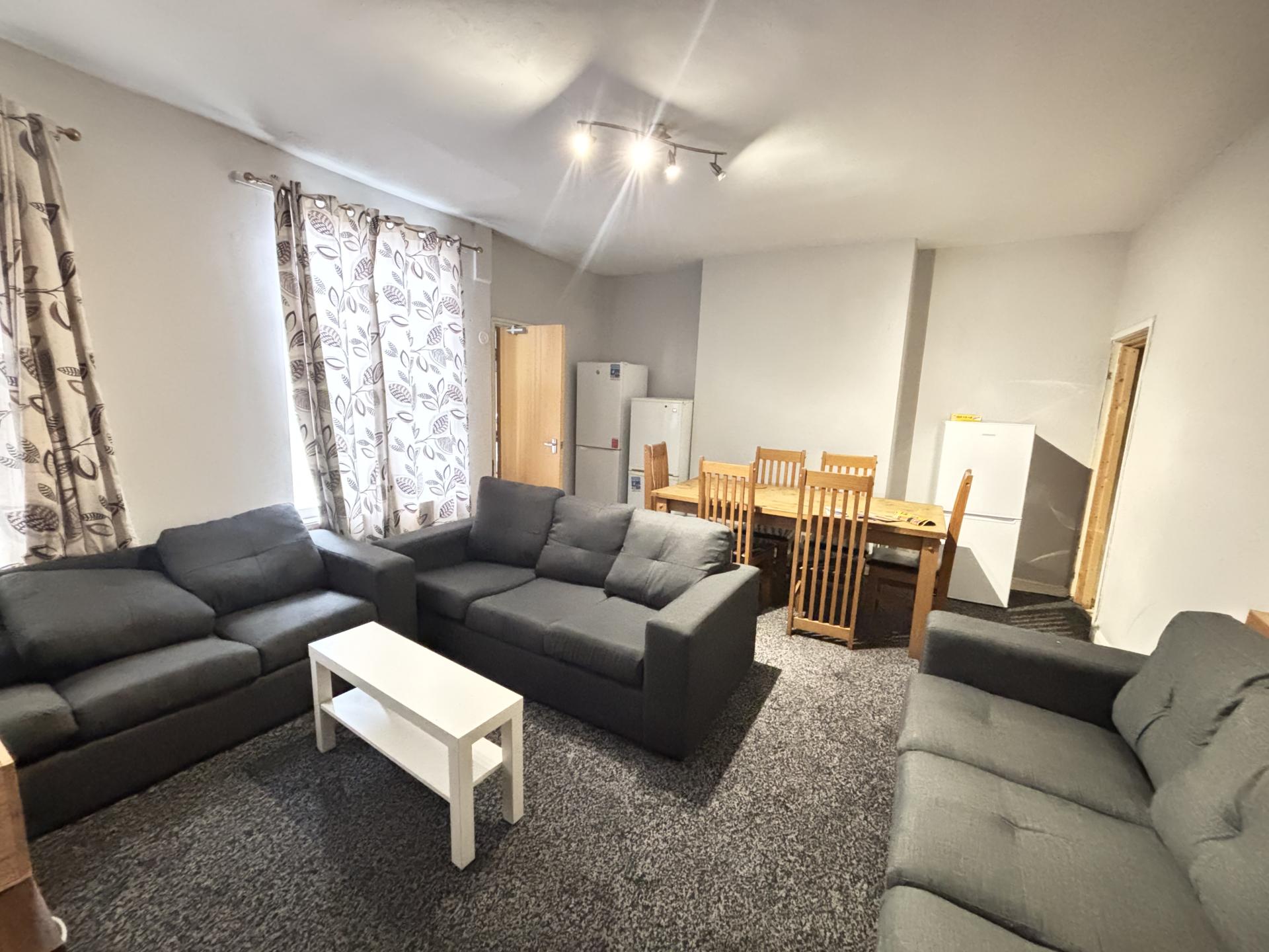 Flat Regent Terrace in Leeds