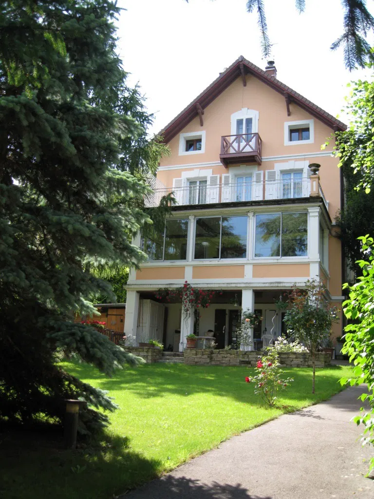 Maison Avenue des Grottes à Évian-les-Bains