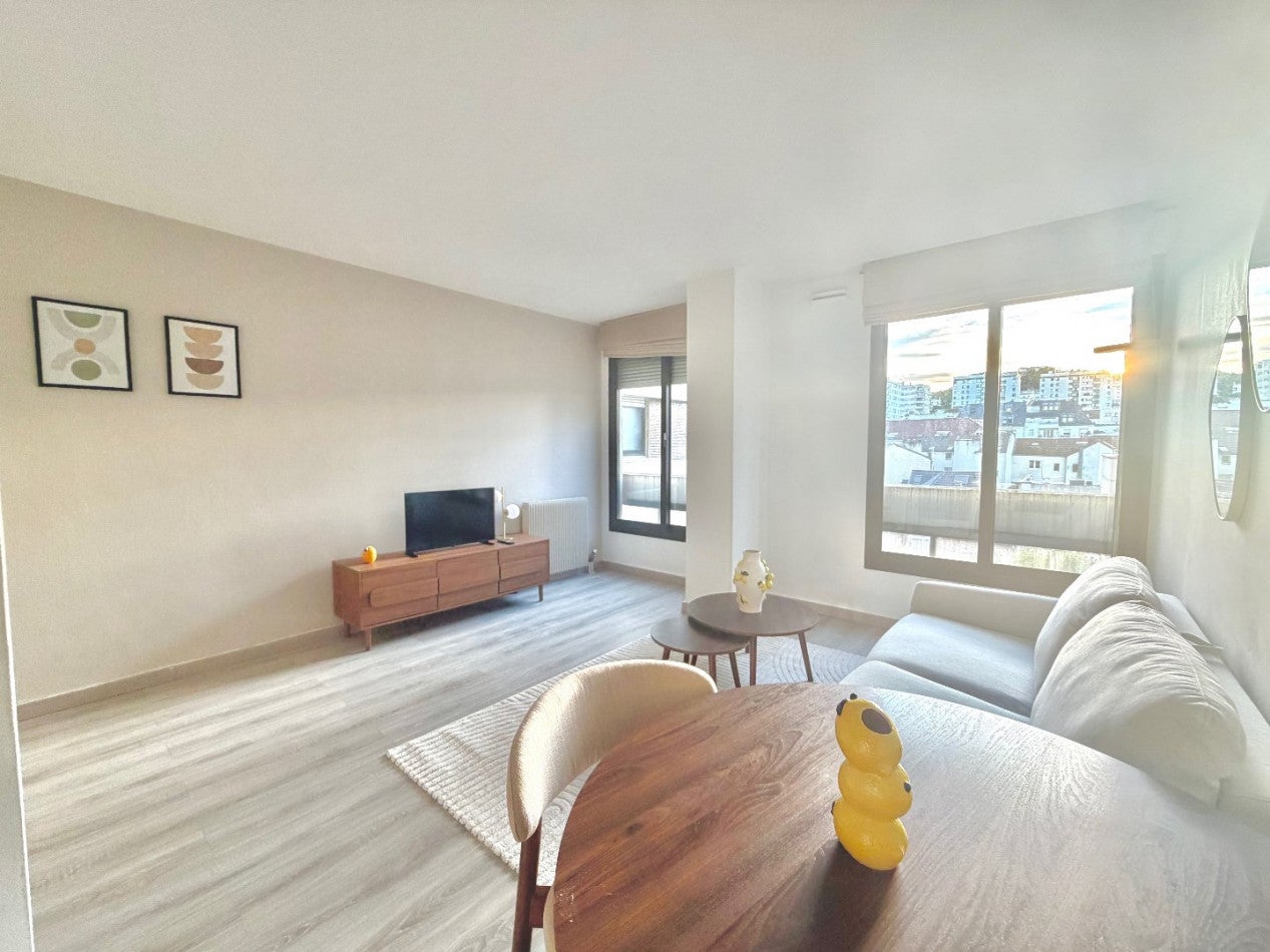 Appartement Allée Basse du Village Anglais à Suresnes