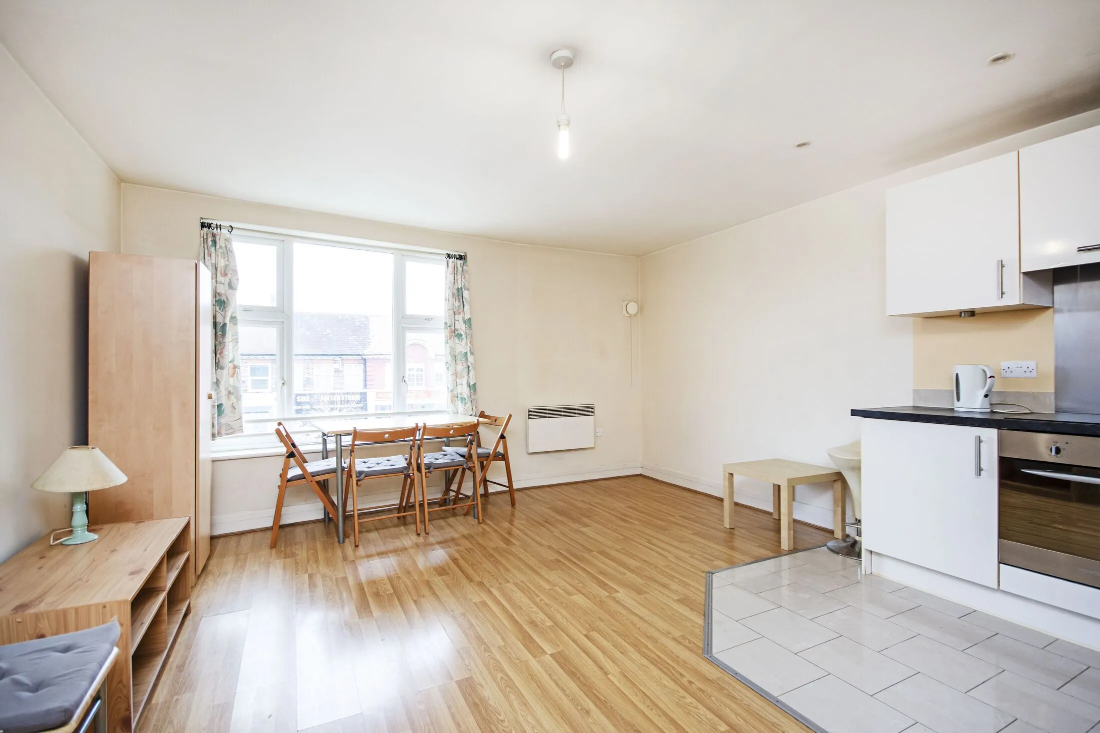 Flat Watford Way in Greater London