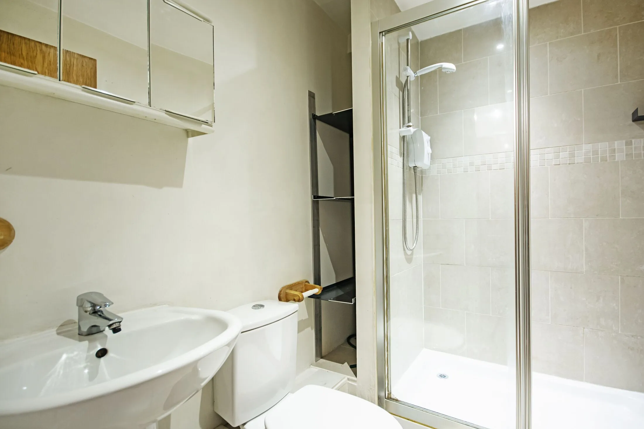 Flat Watford Way in Greater London