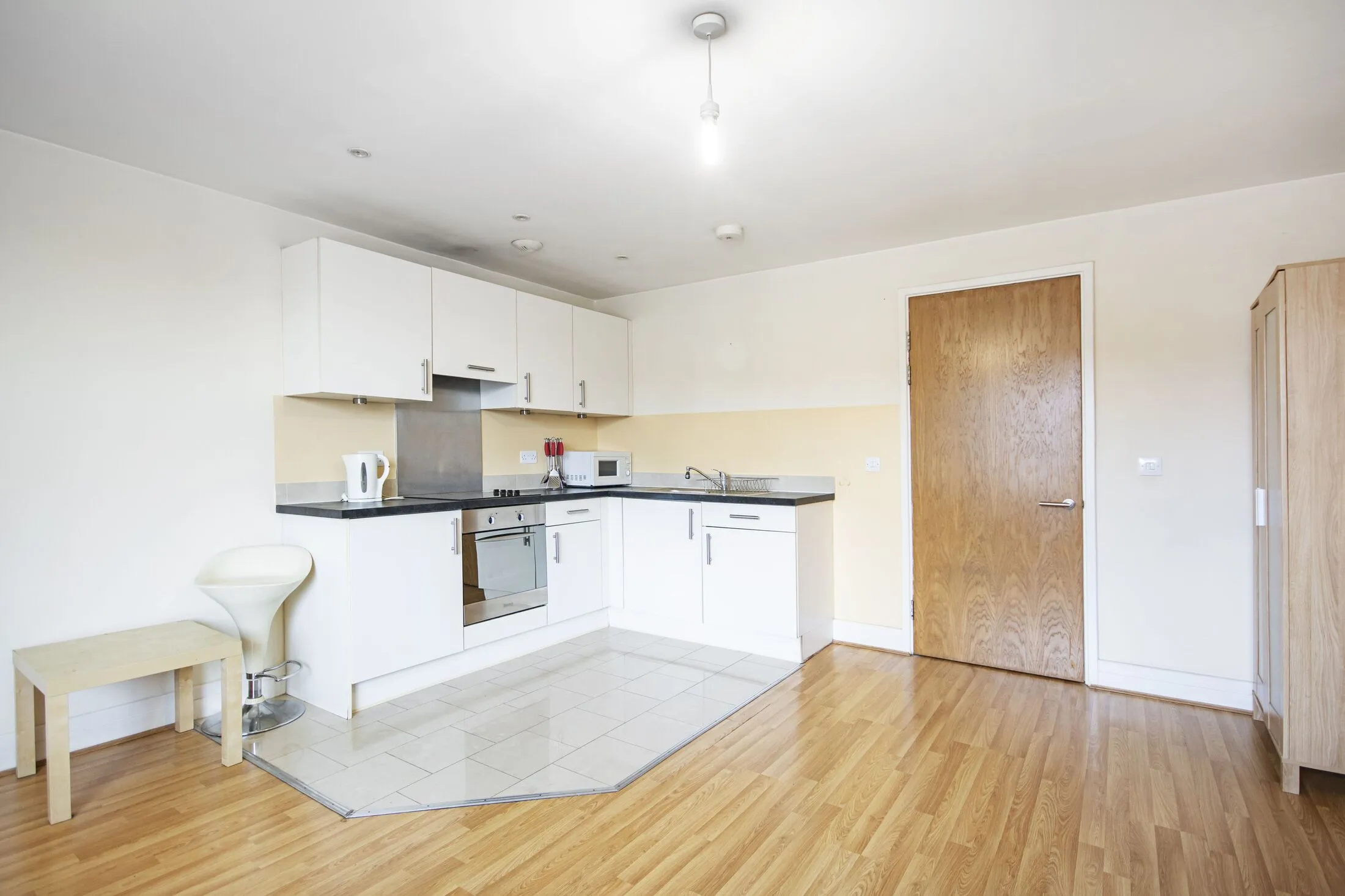 Flat Watford Way in Greater London