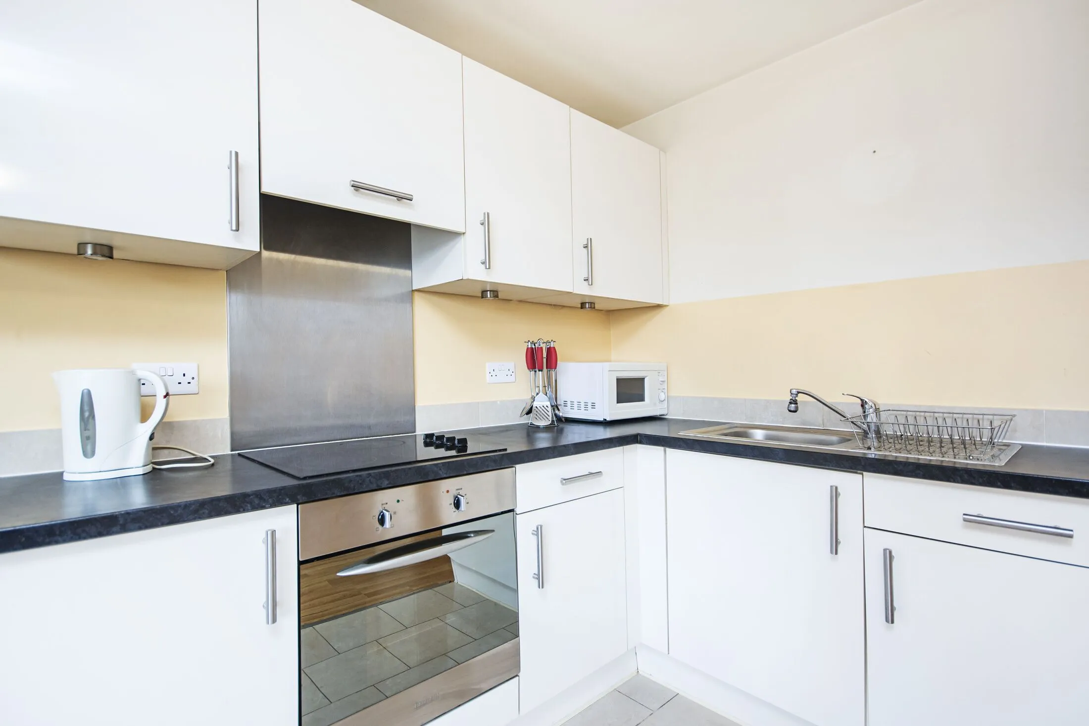 Flat Watford Way in Greater London
