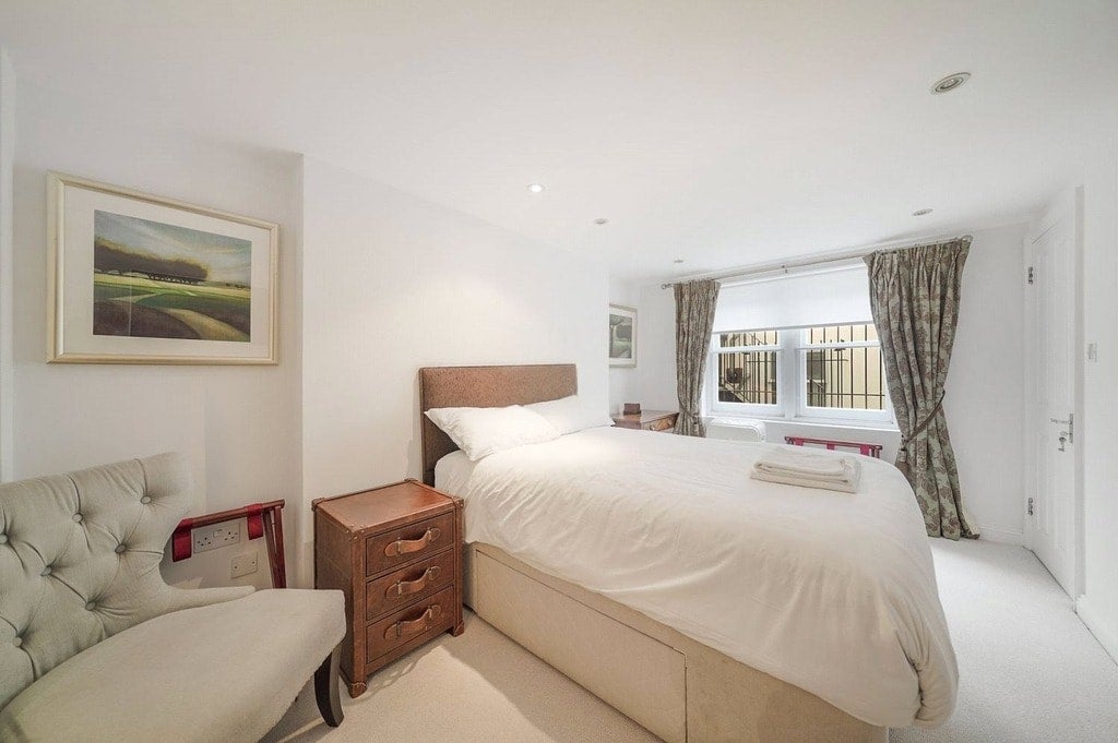 House Cliveden Place in City of Westminster
