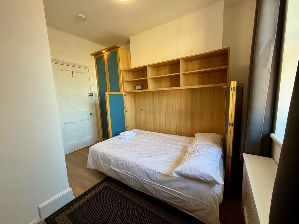 Flat Fulham Palace Road in Greater London