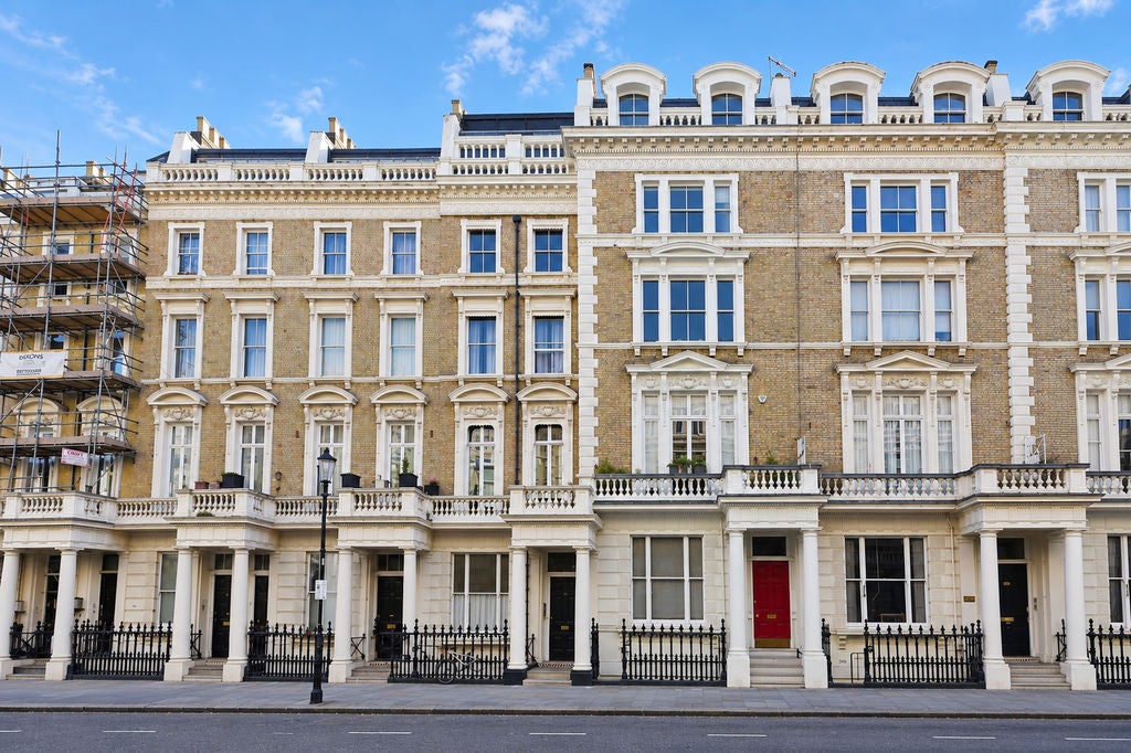 Flat Clanricarde Gardens in Greater London