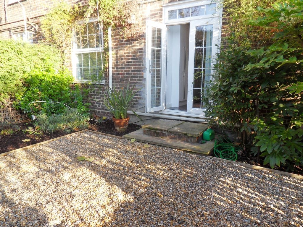 Flat Clanricarde Gardens in Greater London