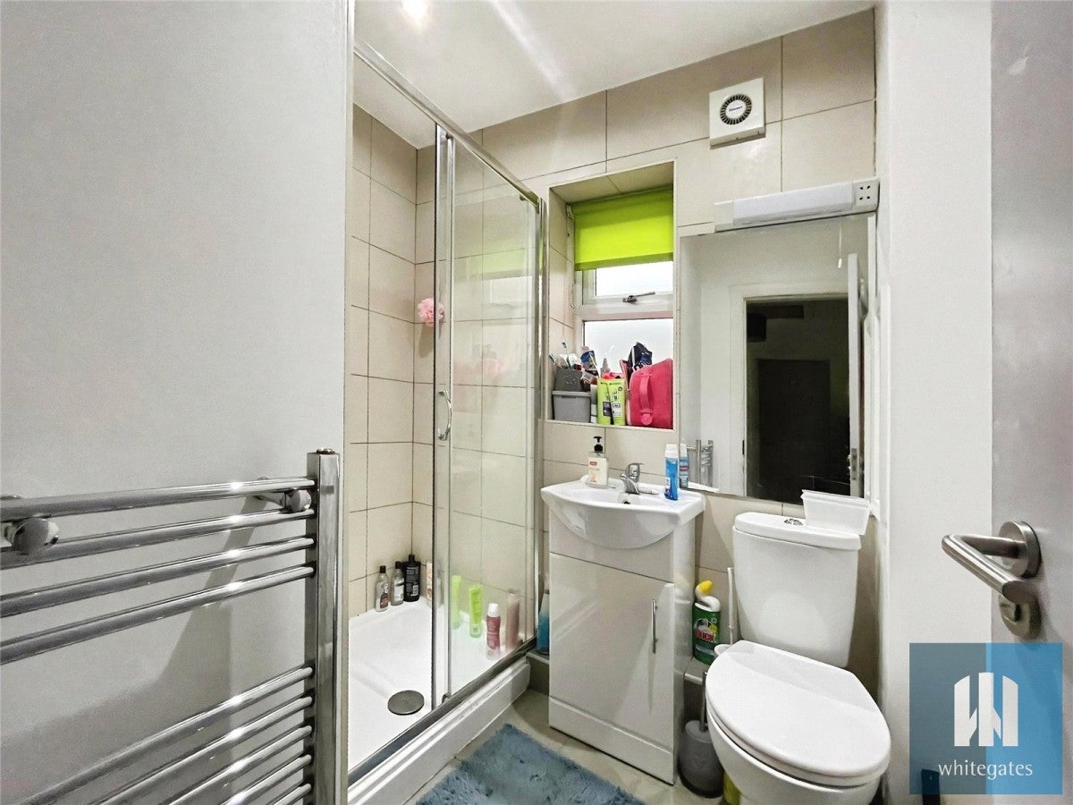 Room Whitegate Road in Kirklees