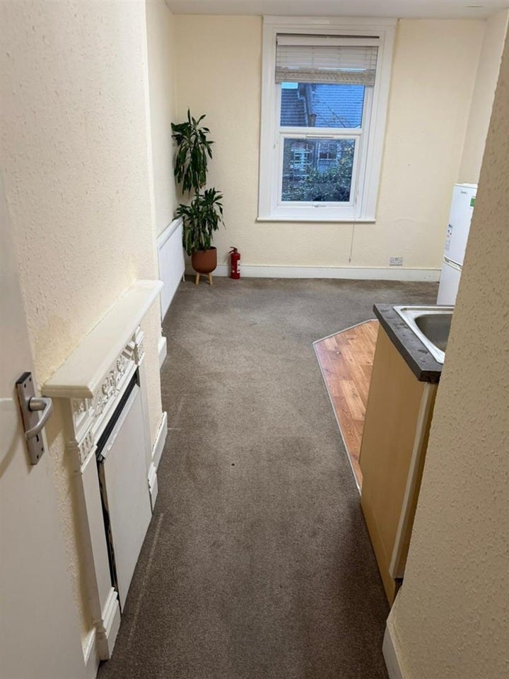 Flat Ranelagh Road in Greater London