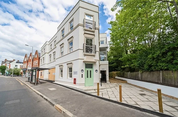 Flat London Road in Greater London