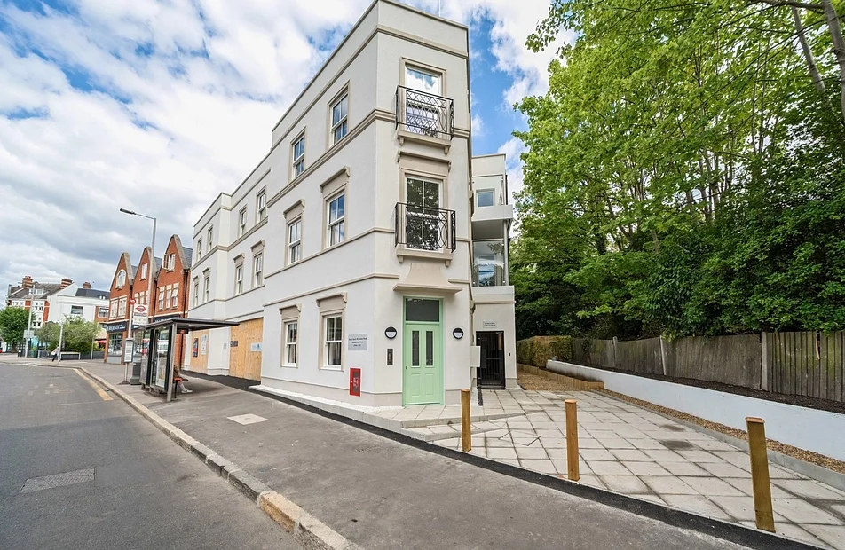 Flat London Road in Greater London