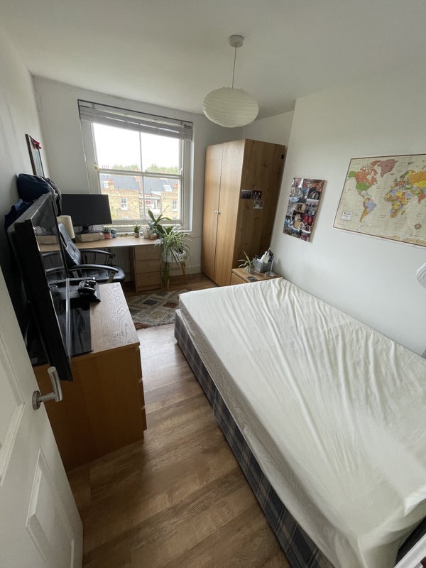 Room Brixton Road in Greater London