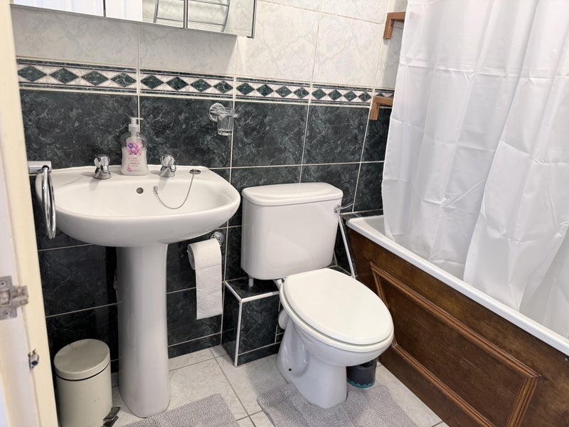 Room Dryden Court in Greater London
