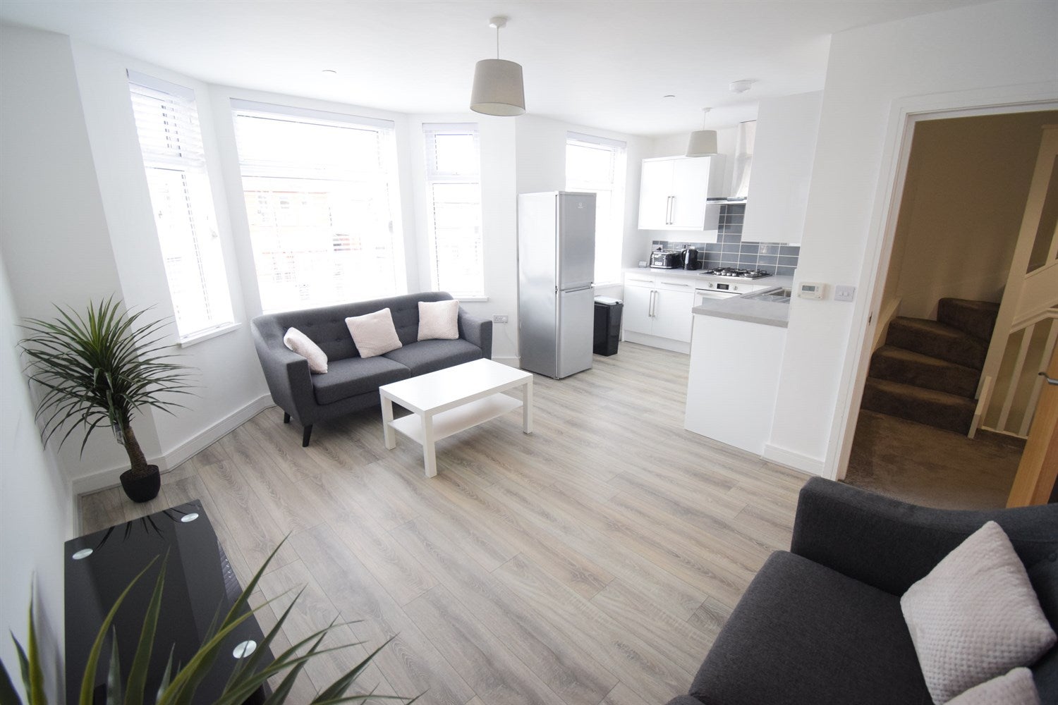 Flat Caerphilly Road in Cardiff