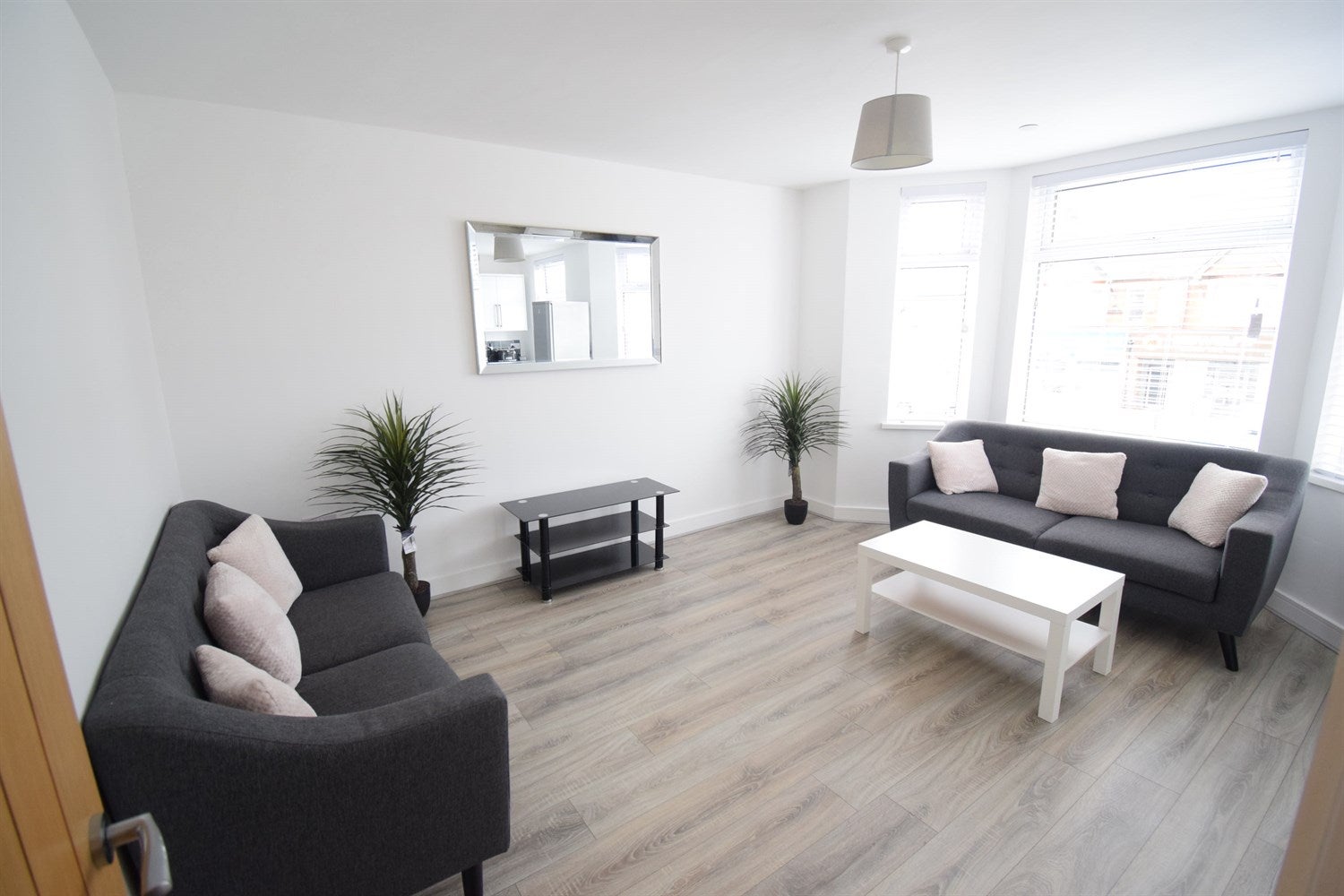 Flat Caerphilly Road in Cardiff