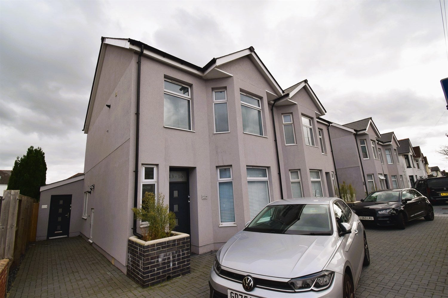 Flat Caerphilly Road in Cardiff