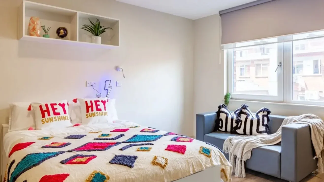 Room Bampfylde Street in Exeter