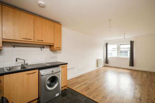 Flat Scott Avenue in Greater London
