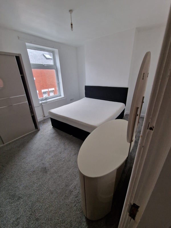 Room Nadine Street in Salford