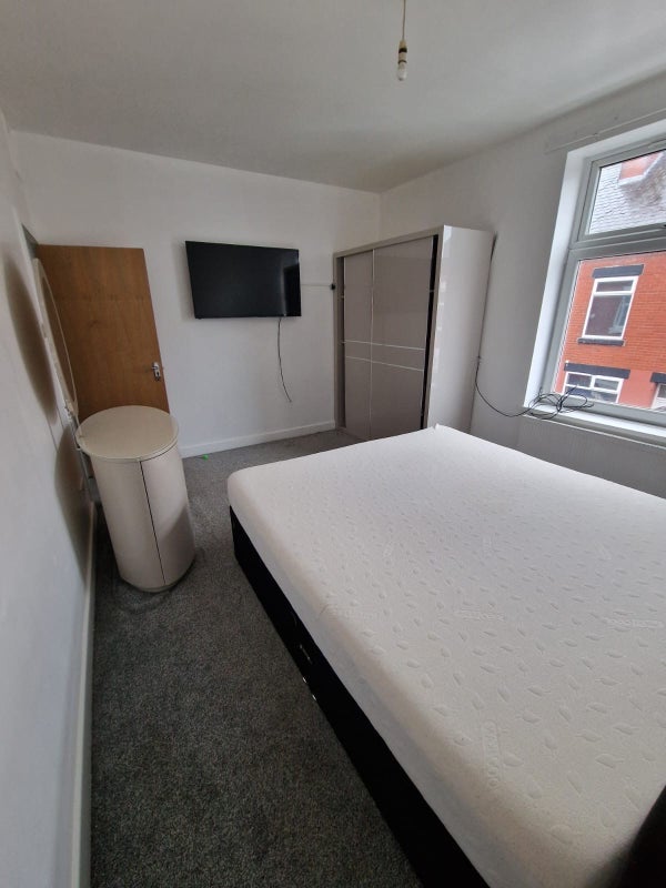 Room Nadine Street in Salford
