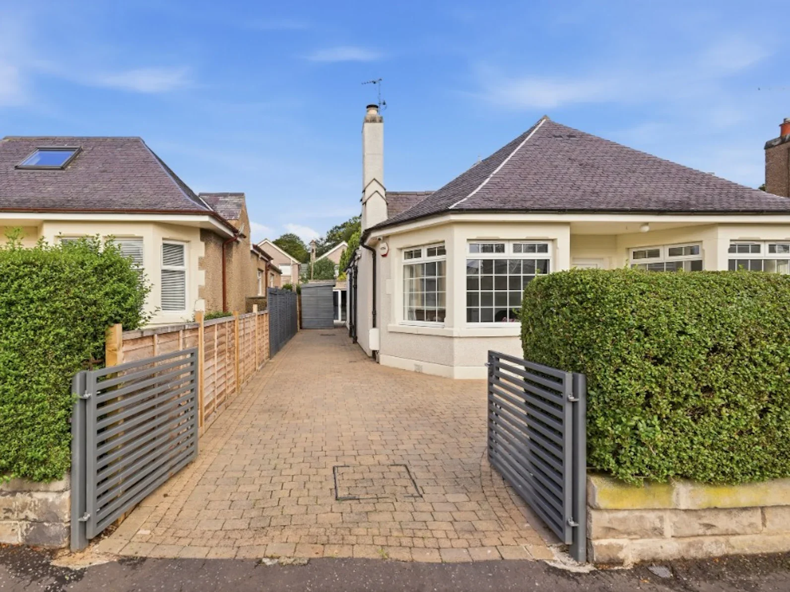House Priestfield Avenue in City of Edinburgh