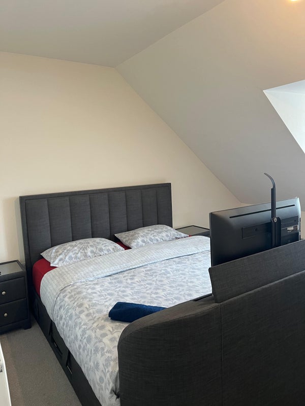 Room Magnolia Road in Leeds