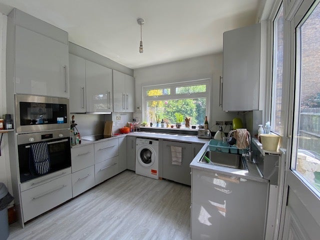Room Leighton Road in Greater London