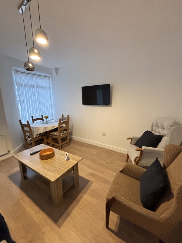 Room Milnthorpe Street in Salford