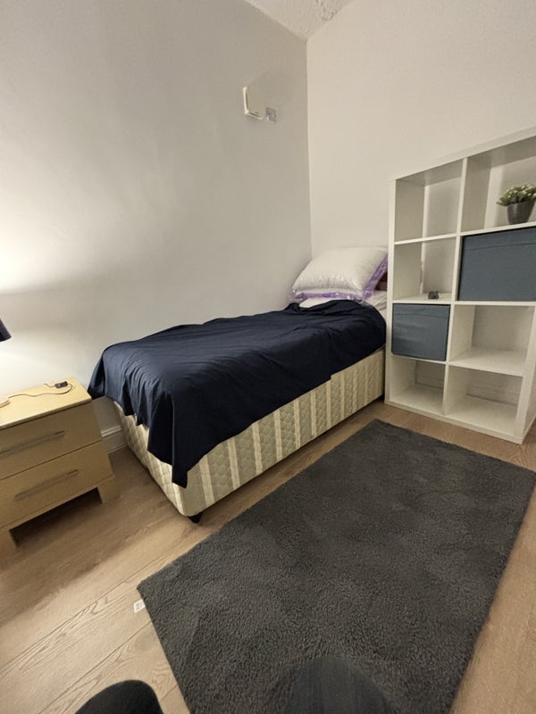 Room Milnthorpe Street in Salford