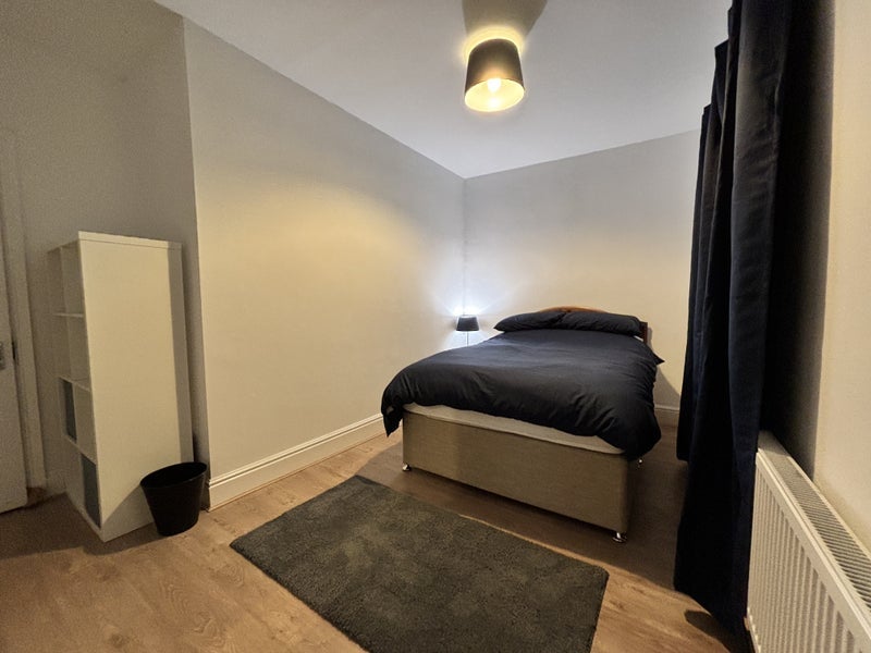 Room Milnthorpe Street in Salford