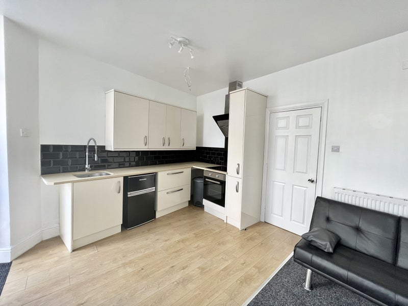 Flat Sandown Road in Bristol