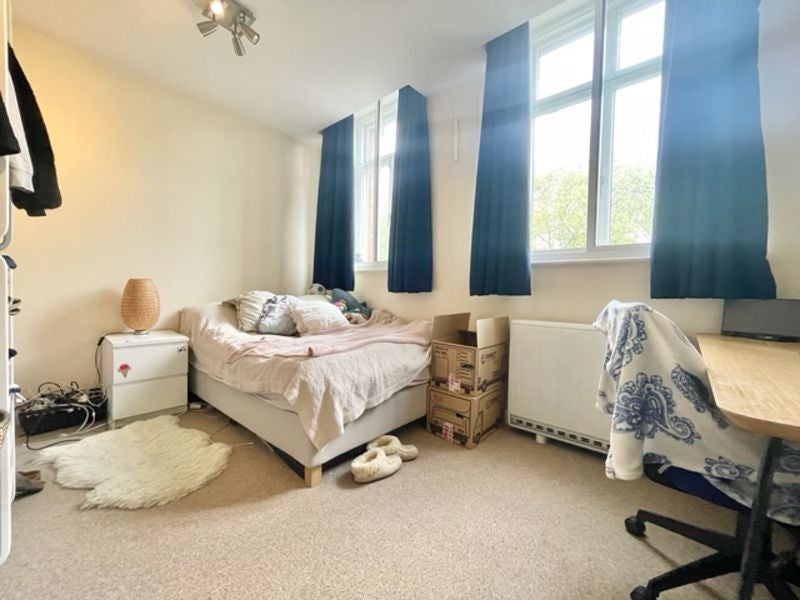 Flat Goldhawk Road in Greater London