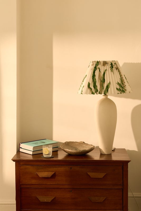 Room Cricketfield Road in Greater London