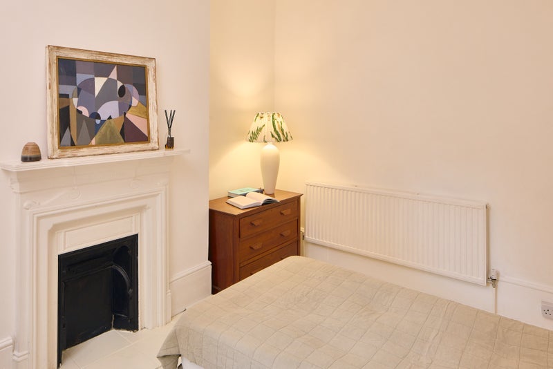 Room Cricketfield Road in Greater London