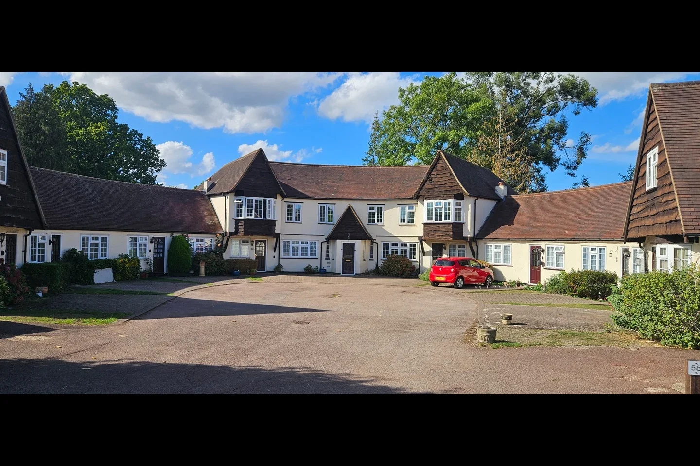 Flat Ivy House Road in Greater London
