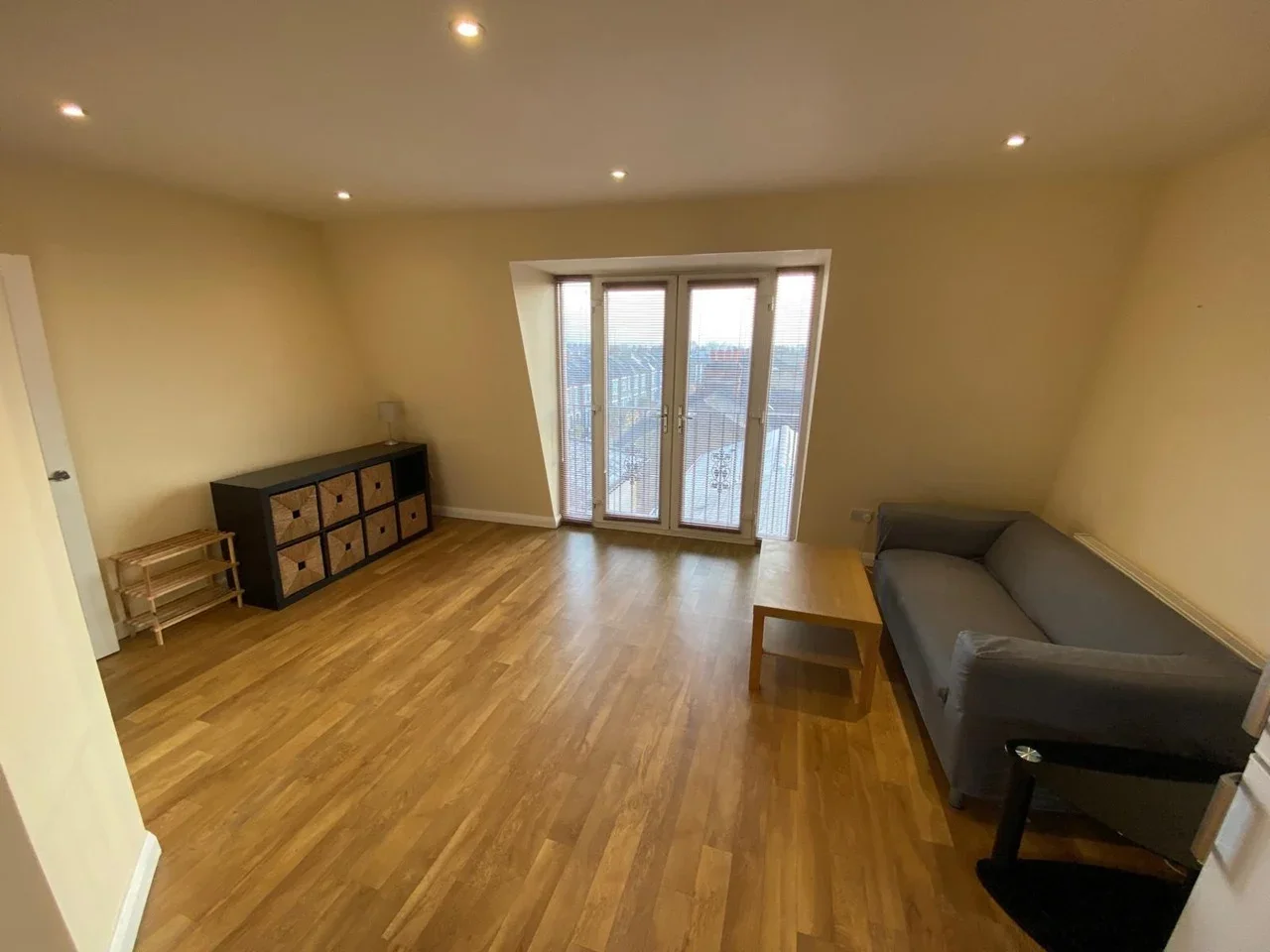 Flat Mitcham Road in Greater London