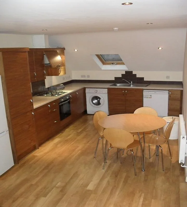 Flat Mitcham Road in Greater London