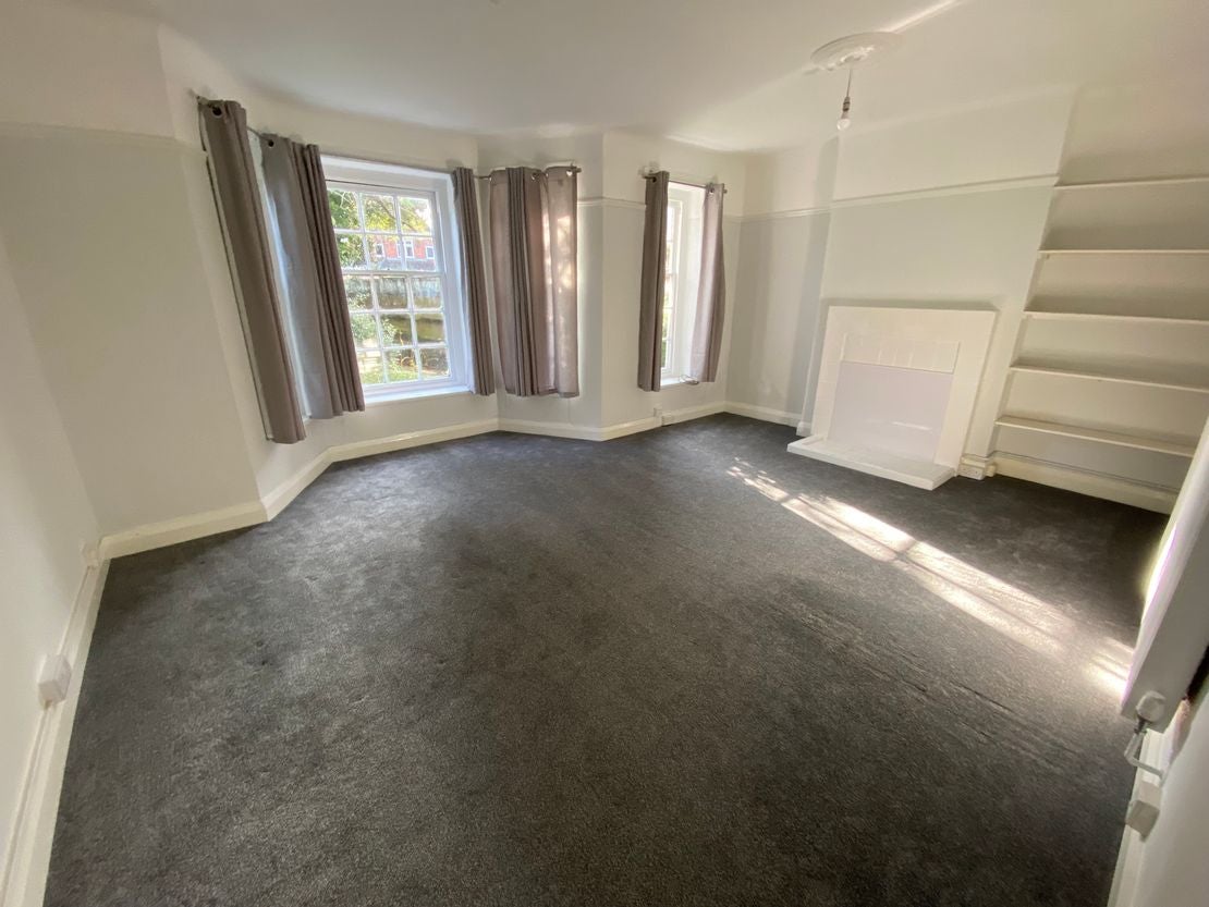 Flat Highfield Lane in Southampton