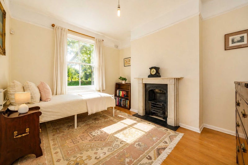 Room Harrow Road in Greater London