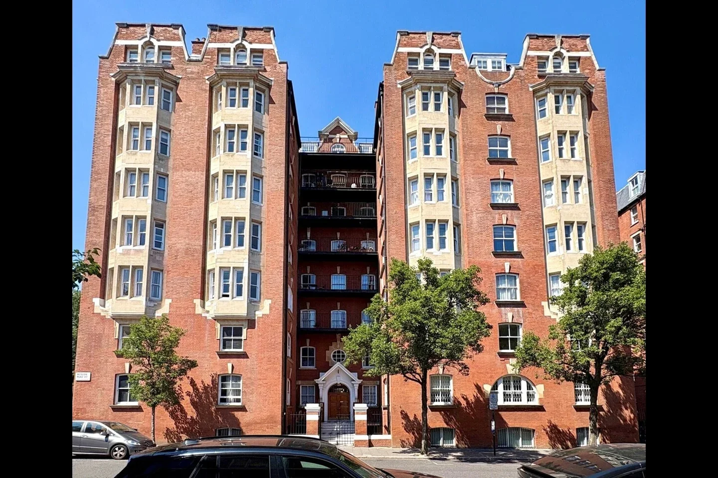 Flat St Petersburgh Mews in City of Westminster
