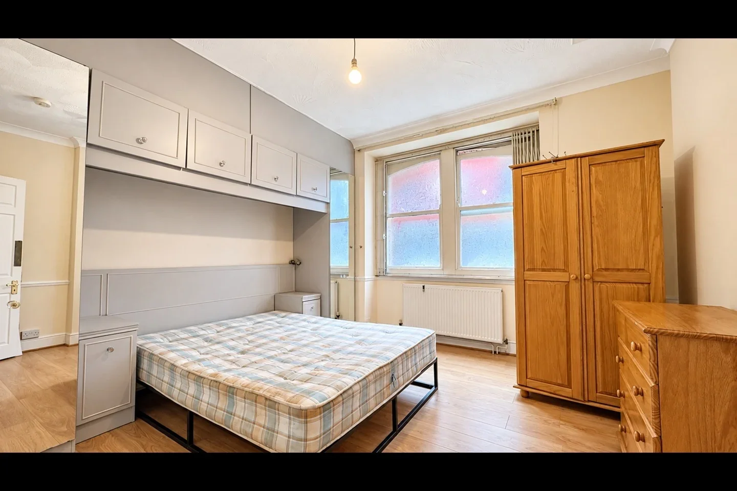 Flat St Petersburgh Mews in City of Westminster