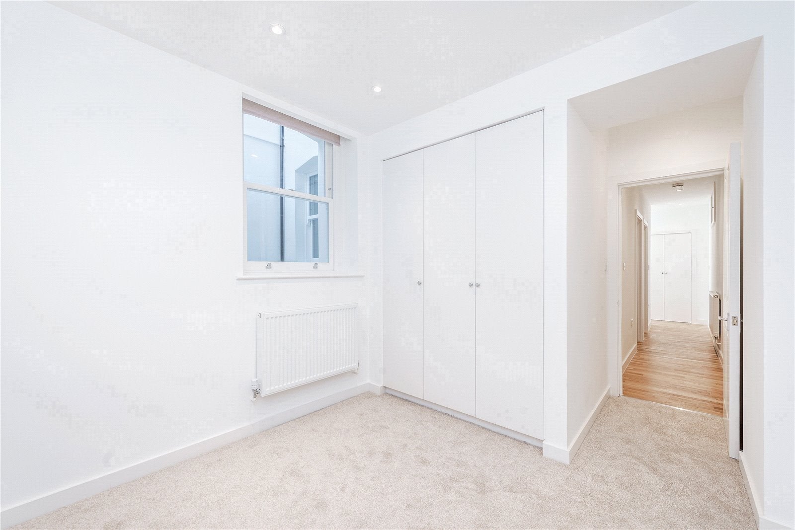 Flat Estcourt Road in Greater London