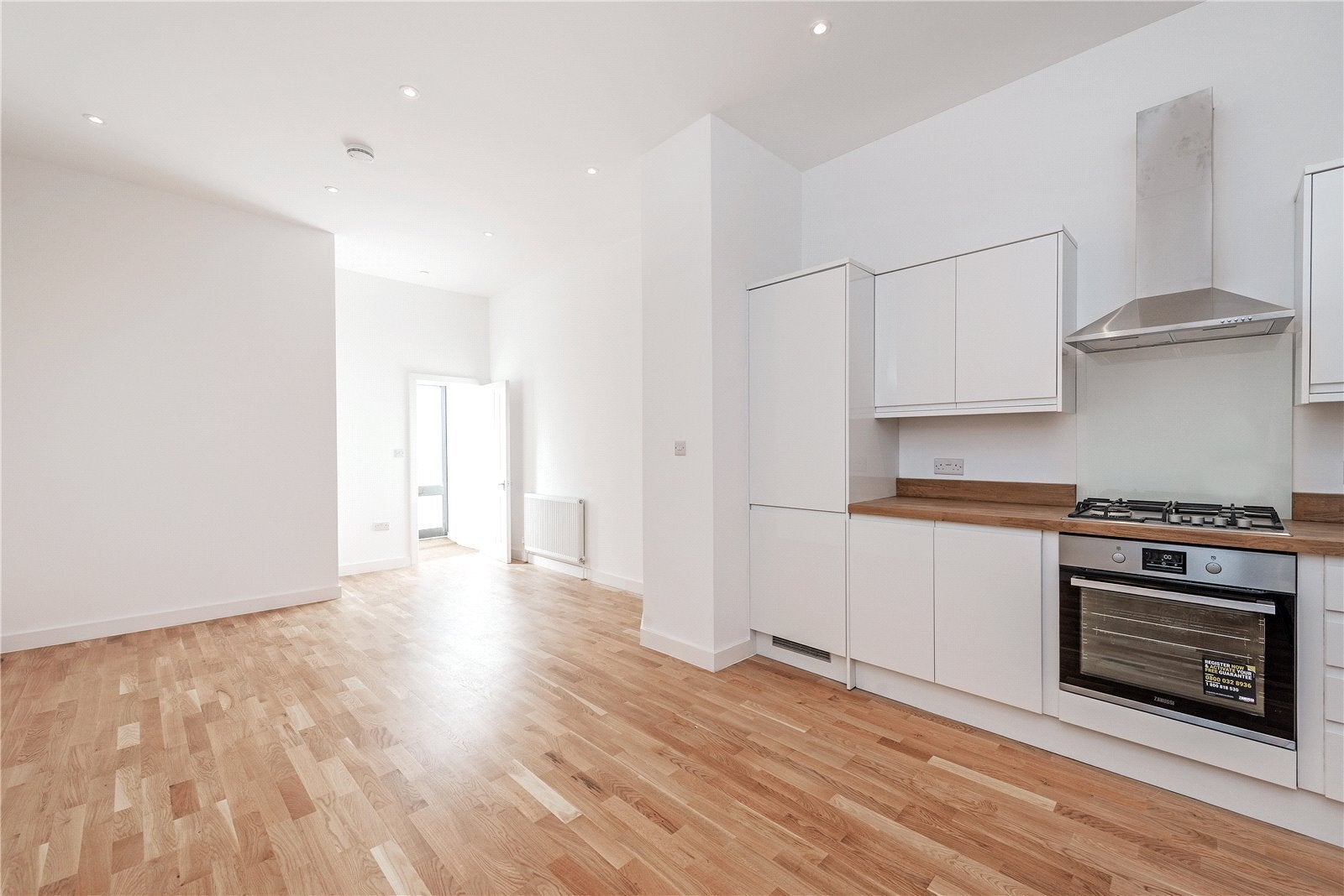 Flat Estcourt Road in Greater London