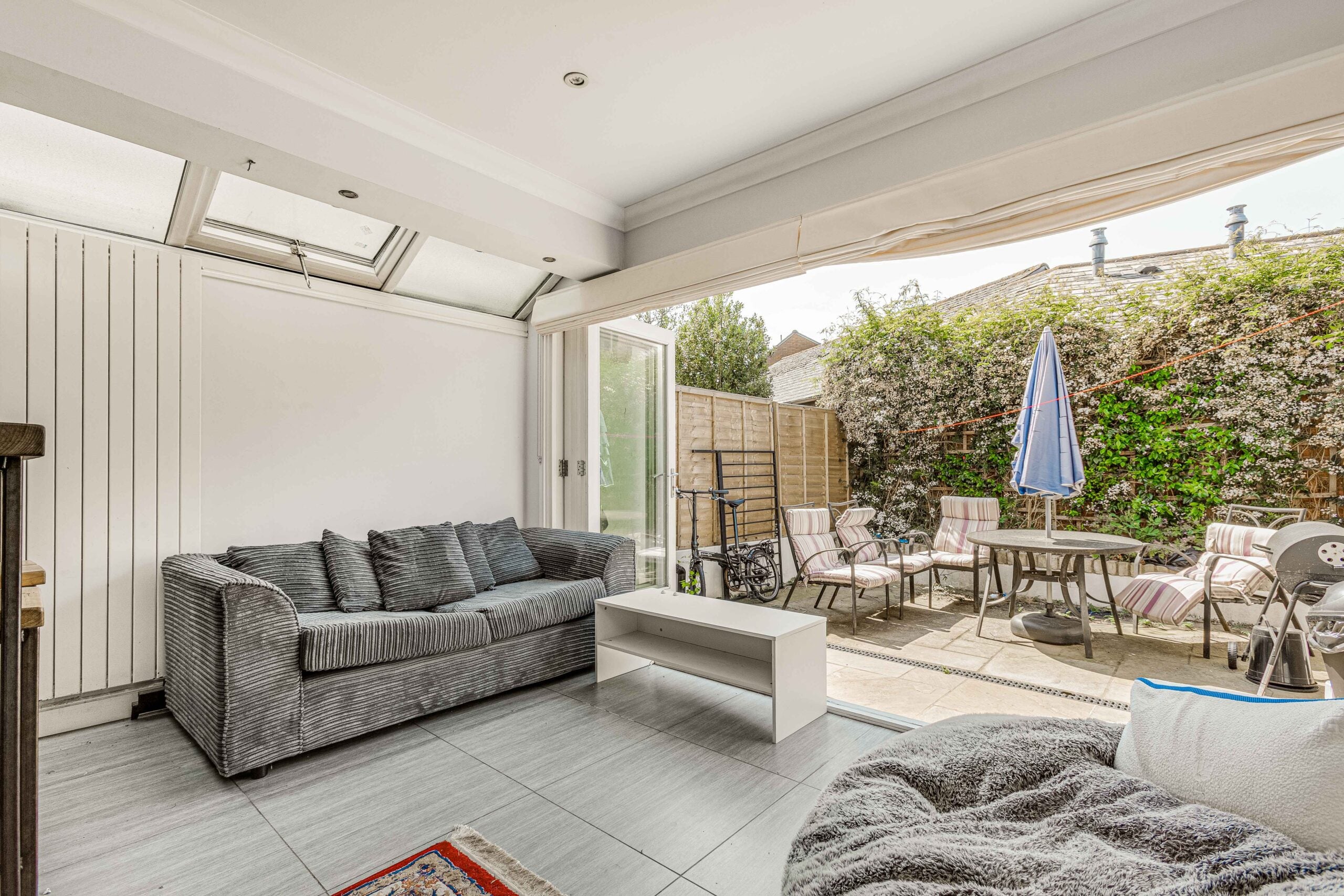 Flat Stephendale Road in Greater London