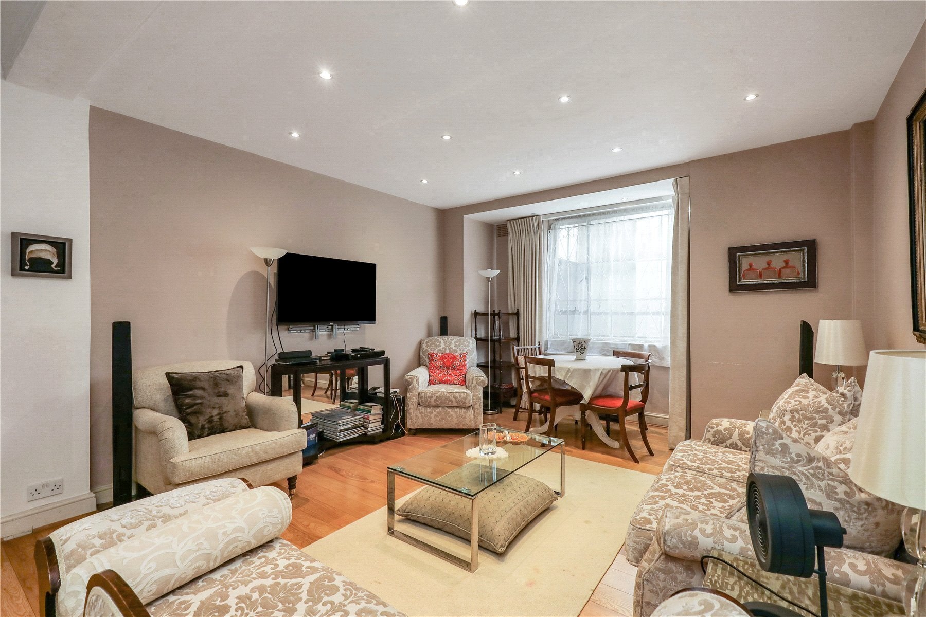 Flat Turks Row in Greater London