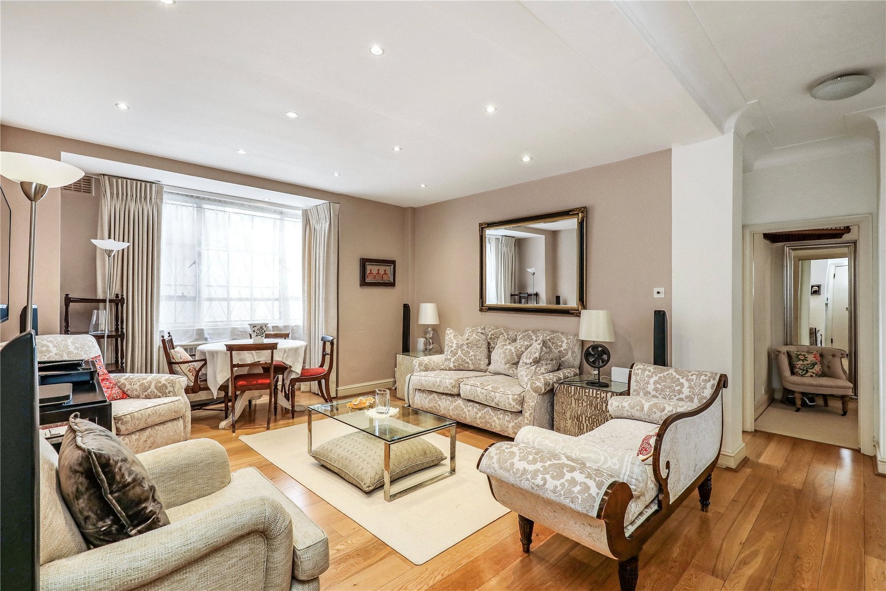 Flat Turks Row in Greater London