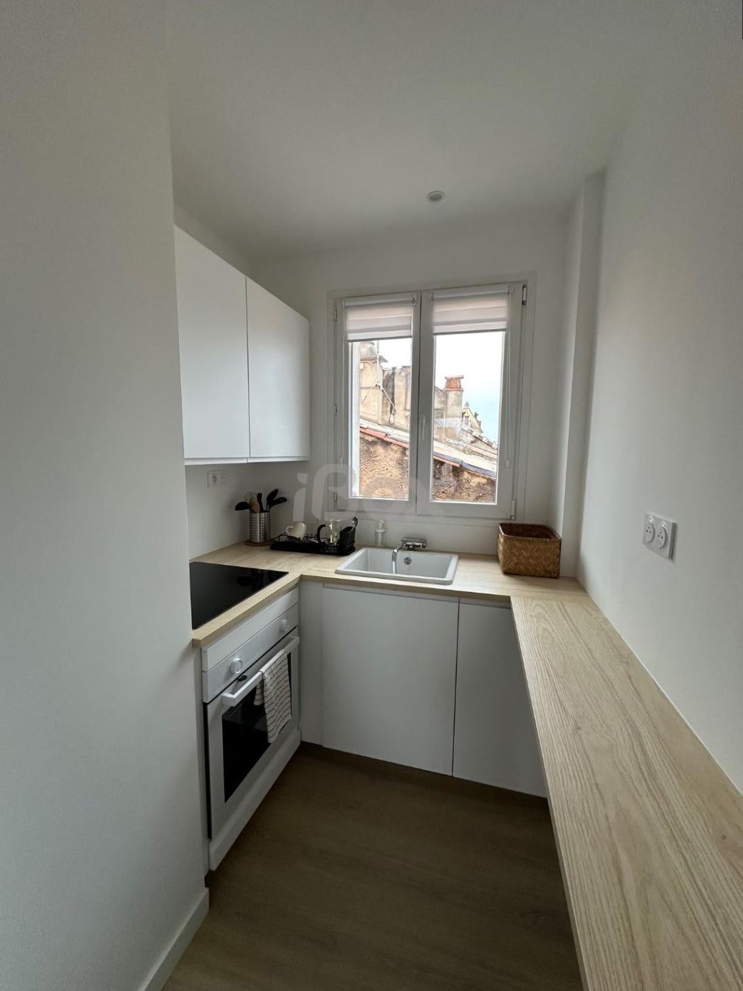 Flat Rue Vincent Courdouan in Toulon