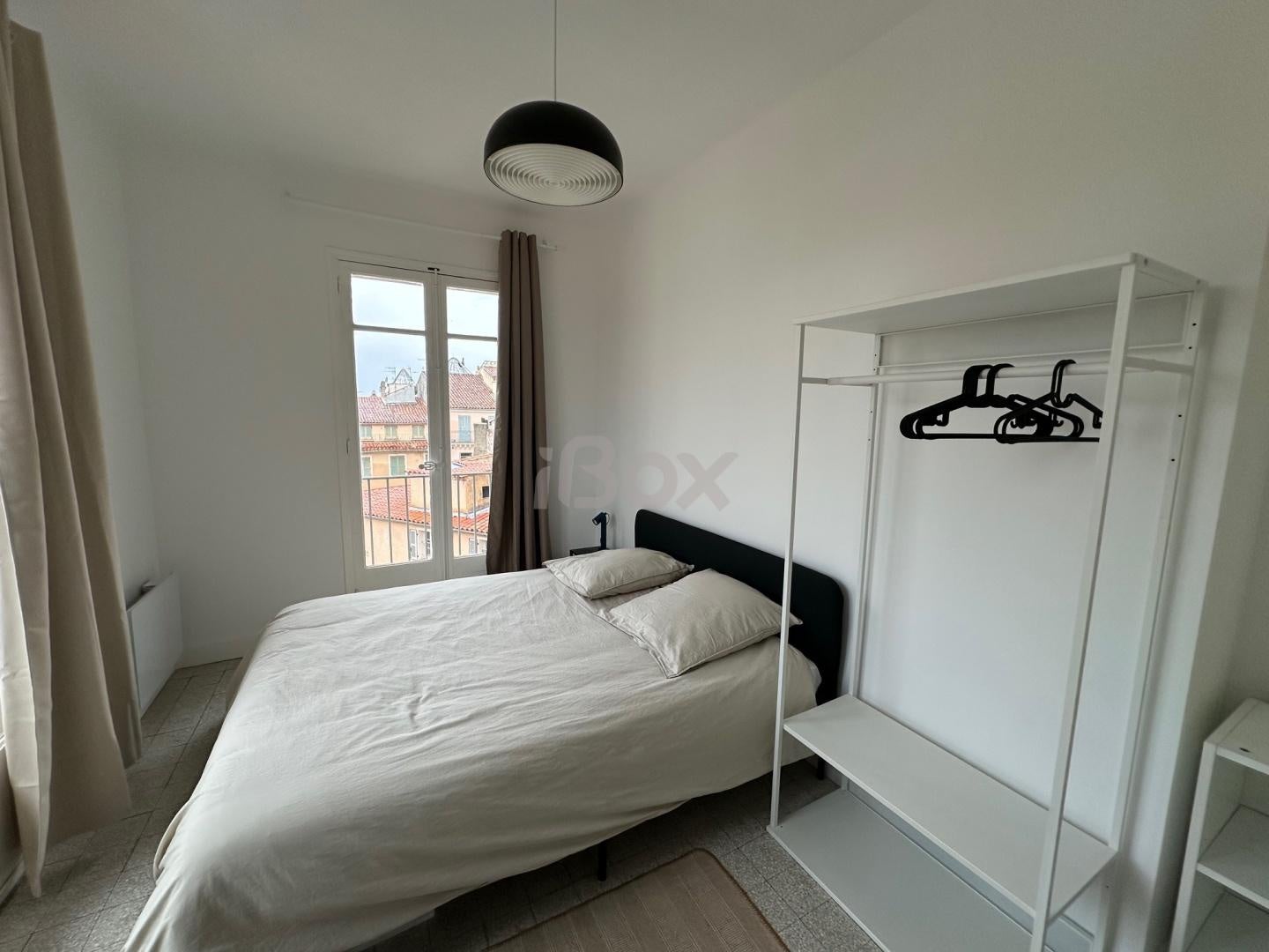 Flat Rue Vincent Courdouan in Toulon