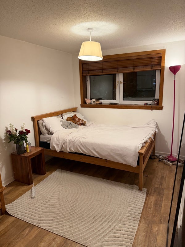 Room Raglan Street in Glasgow
